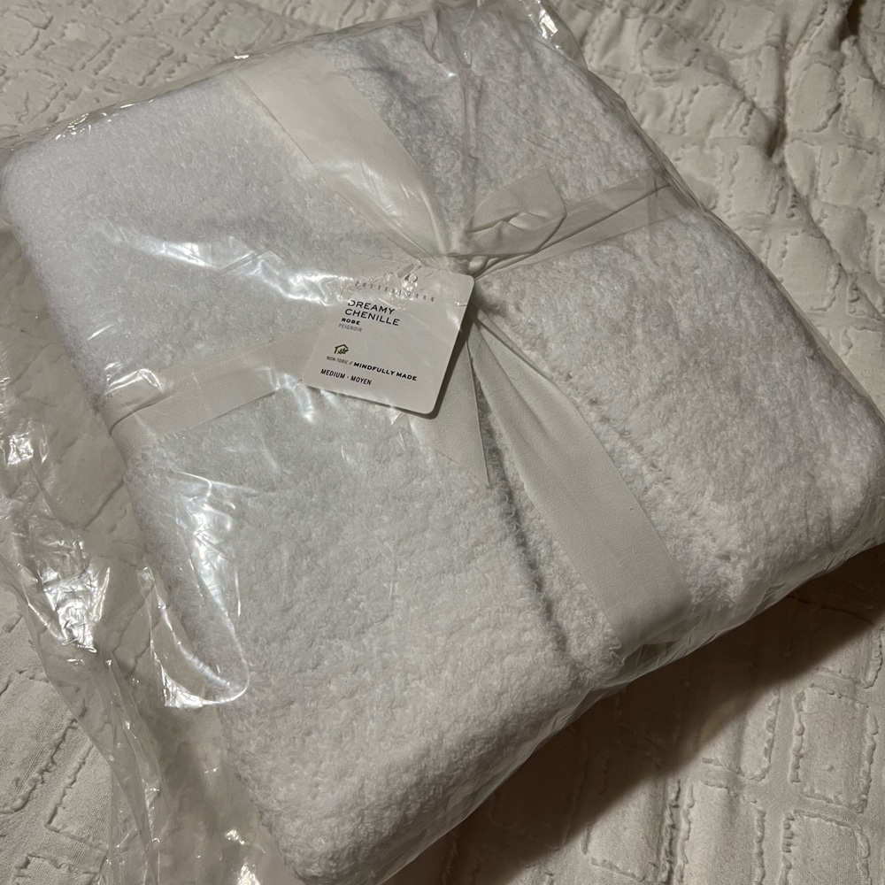 Pottery Barn Dreamt Chenille Robe